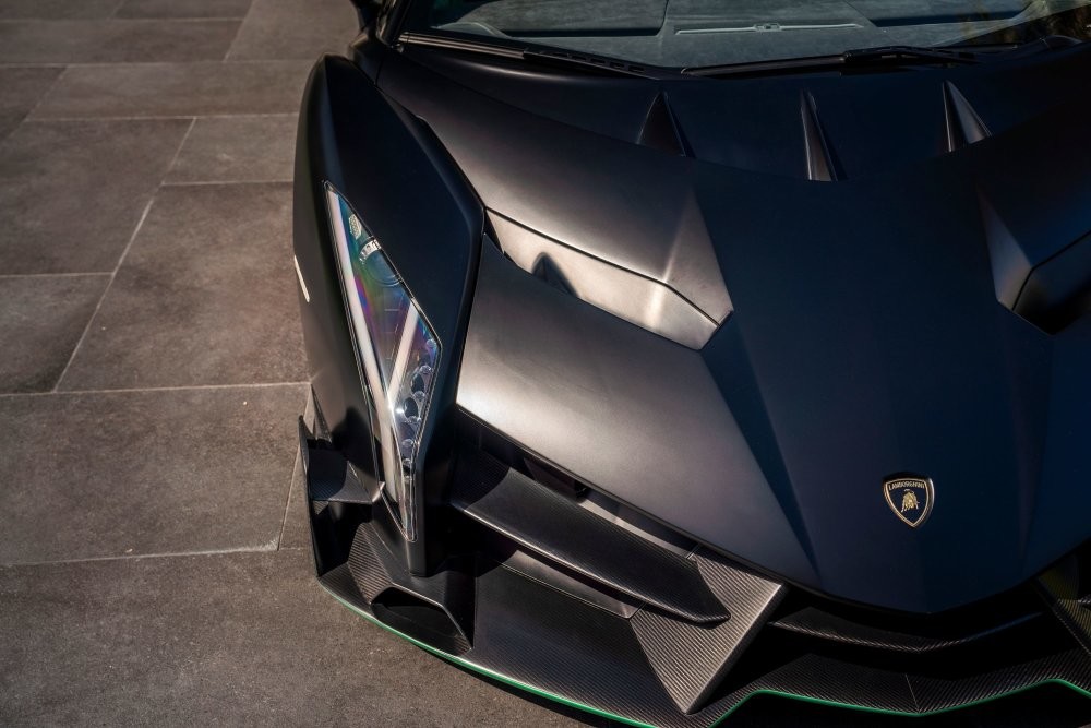 Редкий родстер Lamborghini Veneno не хотят покупать