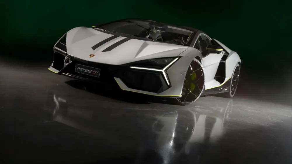Lamborghini показала персонифицированный гиперкар Revuelto