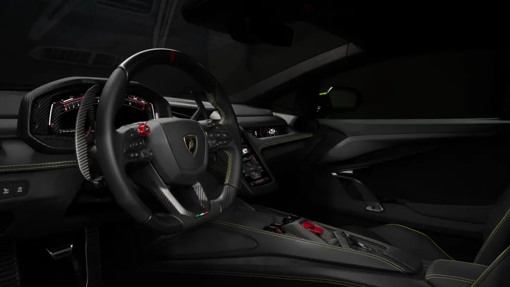 Lamborghini показала персонифицированный гиперкар Revuelto