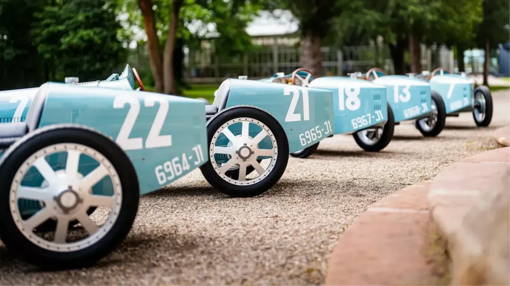 Bugatti и Little Car Company представили лимитированную версию компактного автомобили Baby II 