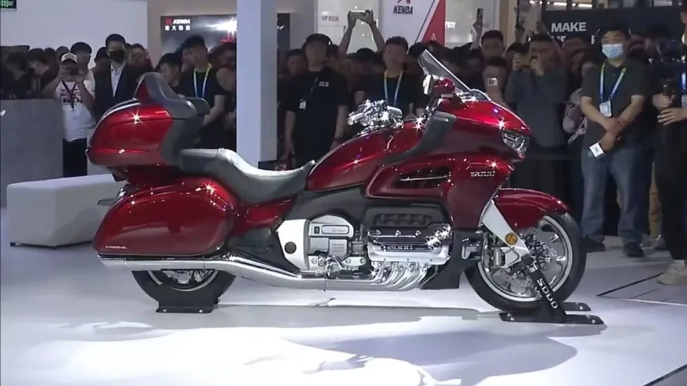 Great Wall представил мотоцикл с первым в мире 8-цилиндровым оппозитным двигателем