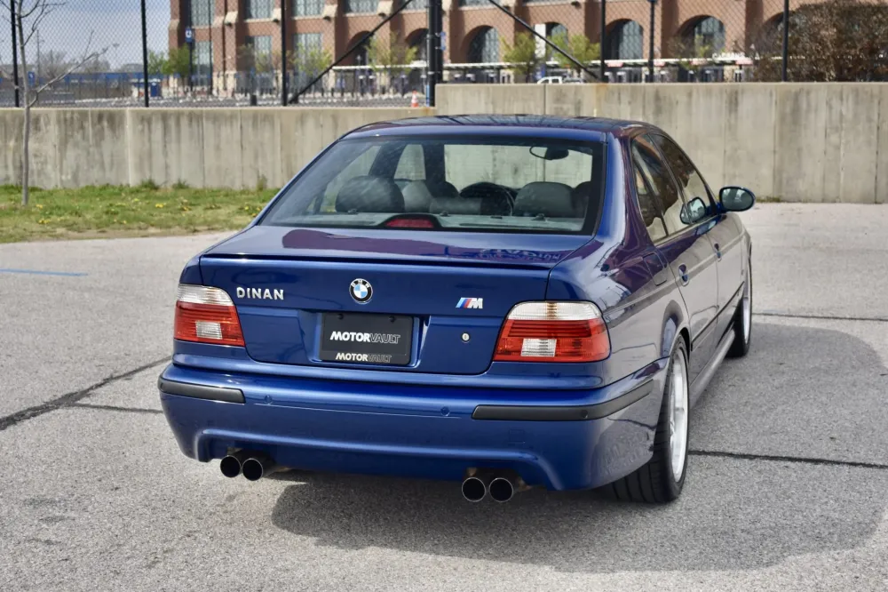 Старую но редкую BMW M5 2002 года продали за 130 000 $