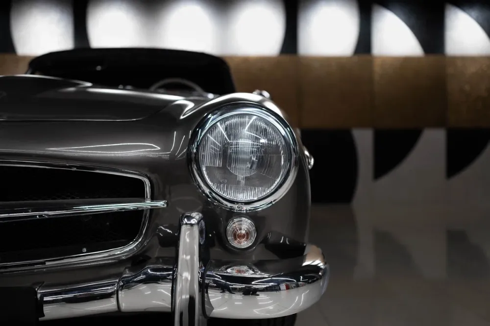 Родстер Mercedes-Benz 190 SL 1958 года выставили на продажу в Москве за 22 миллиона рублей