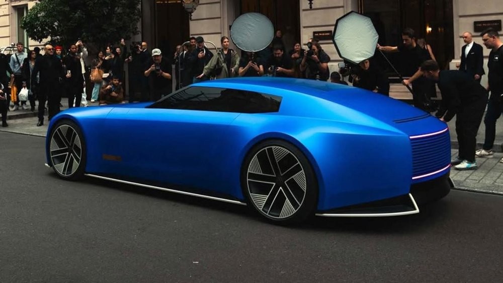 Jaguar Type 00 показался на дороге