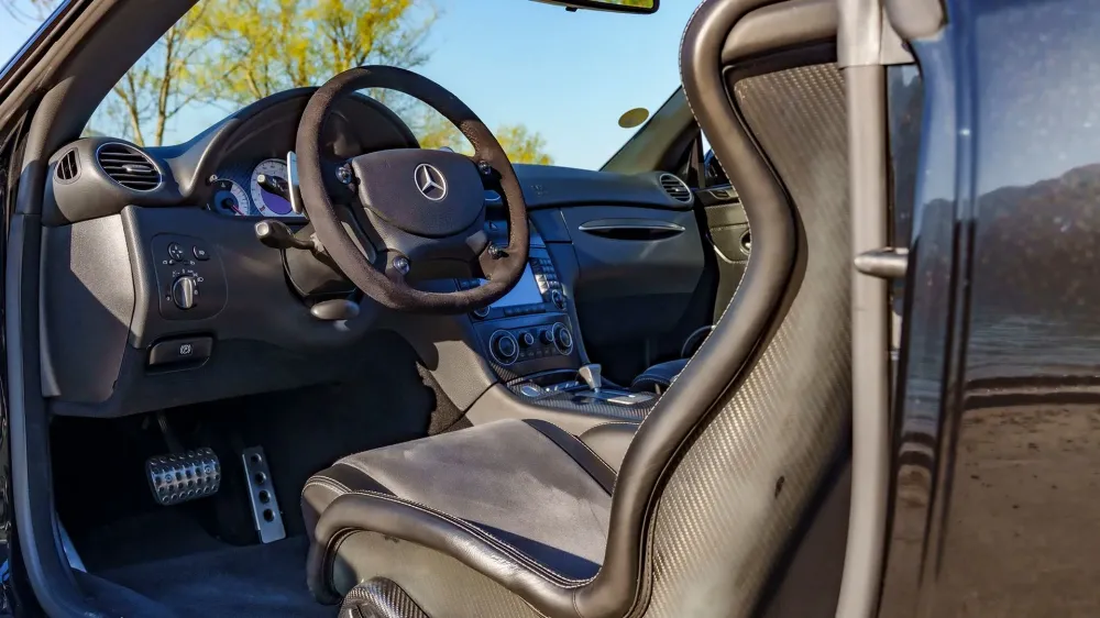 Редчайший кабриолет Mercedes-Benz CLK DTM пустят с молотка