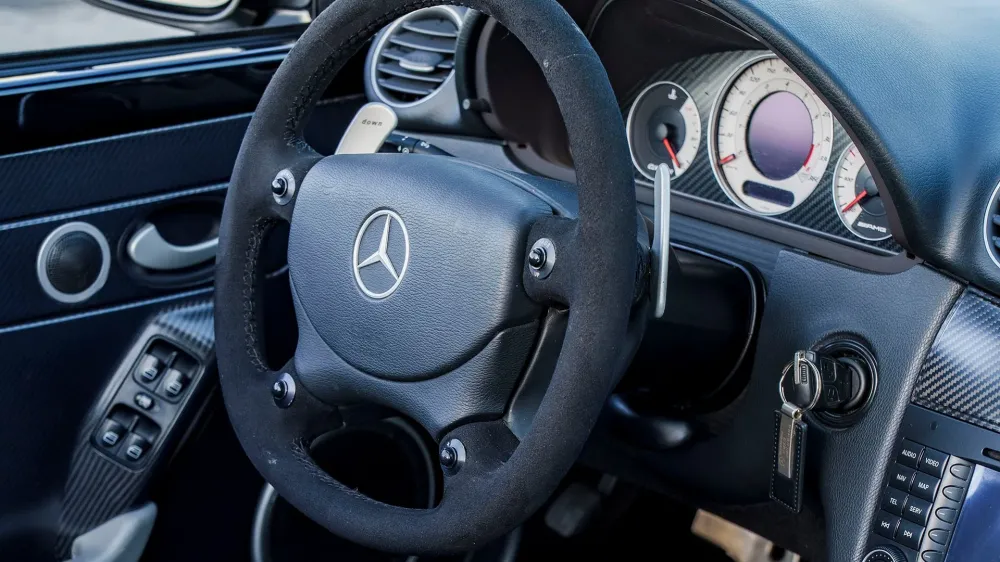 Редчайший кабриолет Mercedes-Benz CLK DTM пустят с молотка