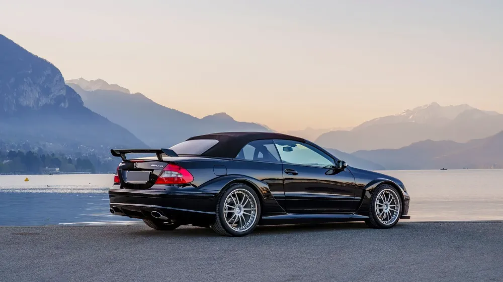 Редчайший кабриолет Mercedes-Benz CLK DTM пустят с молотка