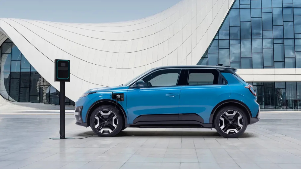 Nissan представил новую Micra - теперь это электрический кроссовер