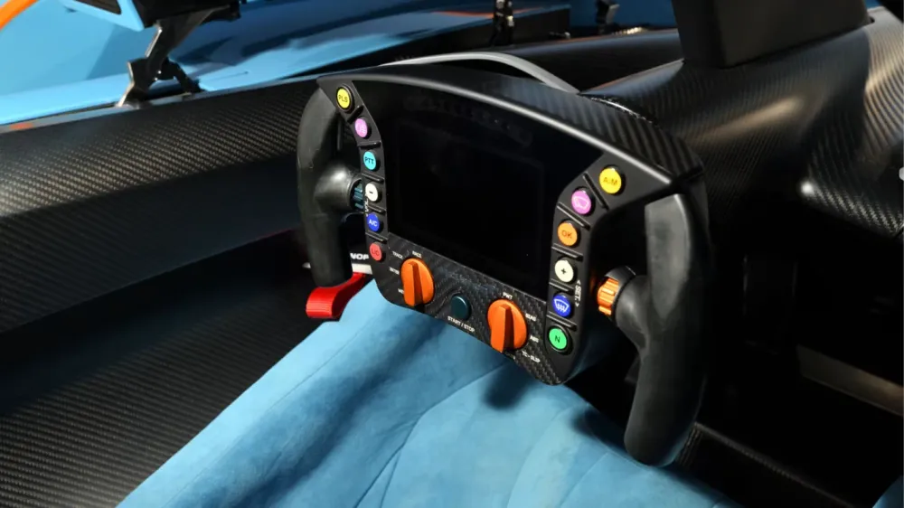 McLaren, созданный для компьютерной игры, продали на аукционе