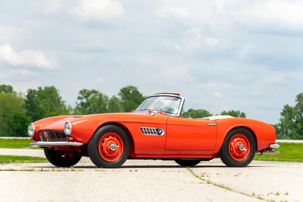 Очень редкий 67-летний BMW 507 оценили более чем в 1,5 миллиона долларов