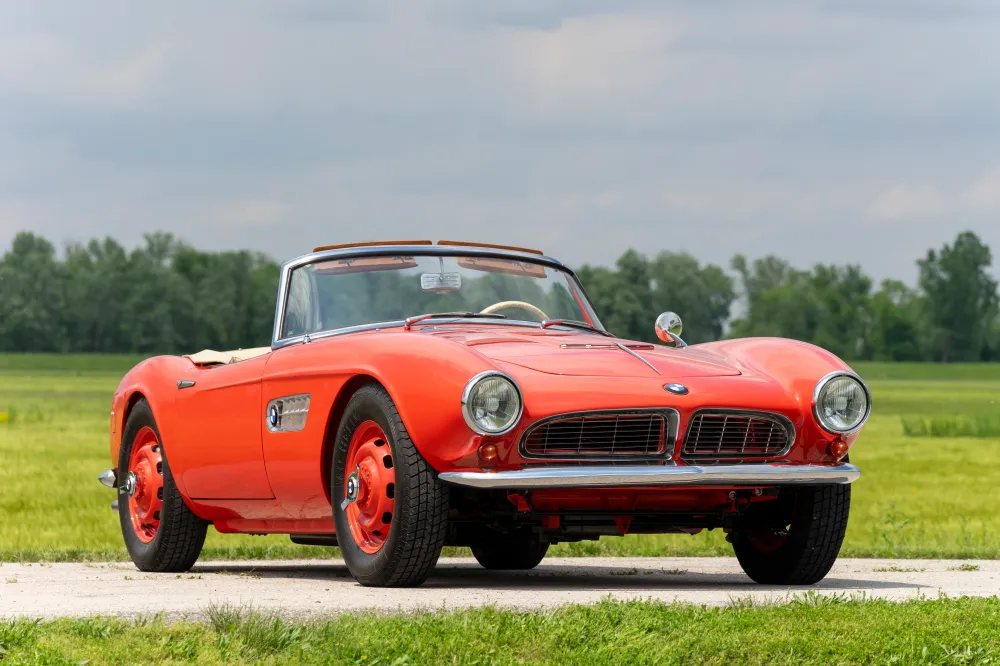 Очень редкий 67-летний BMW 507 оценили более чем в 1,5 миллиона долларов