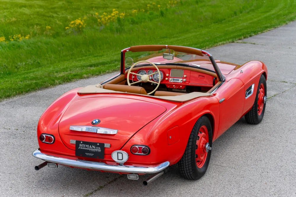 Очень редкий 67-летний BMW 507 оценили более чем в 1,5 миллиона долларов