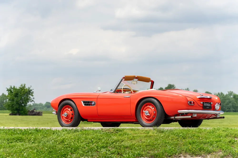 Очень редкий 67-летний BMW 507 оценили более чем в 1,5 миллиона долларов