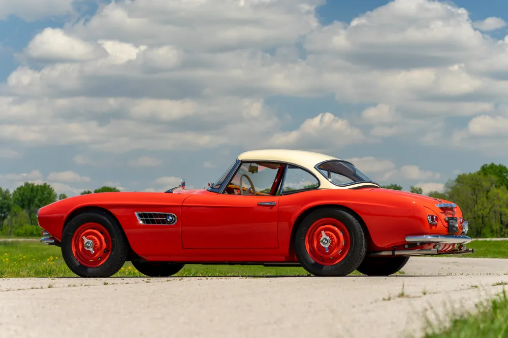 Очень редкий 67-летний BMW 507 оценили более чем в 1,5 миллиона долларов