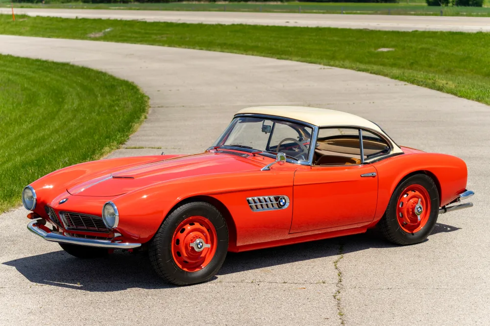 Очень редкий 67-летний BMW 507 оценили более чем в 1,5 миллиона долларов