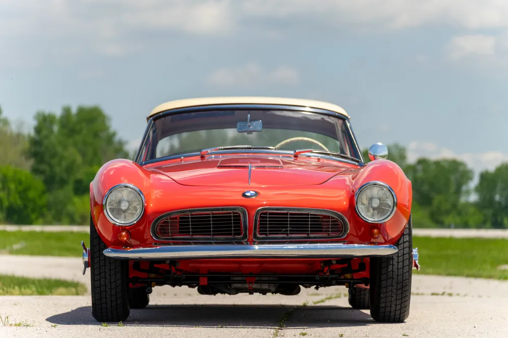 Очень редкий 67-летний BMW 507 оценили более чем в 1,5 миллиона долларов