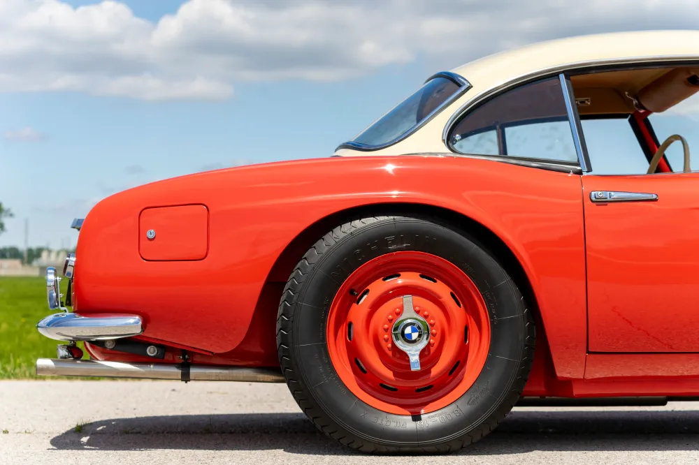 Очень редкий 67-летний BMW 507 оценили более чем в 1,5 миллиона долларов