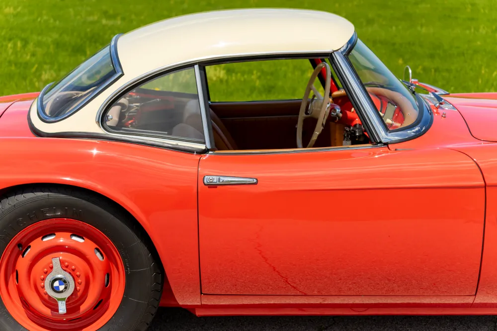 Очень редкий 67-летний BMW 507 оценили более чем в 1,5 миллиона долларов