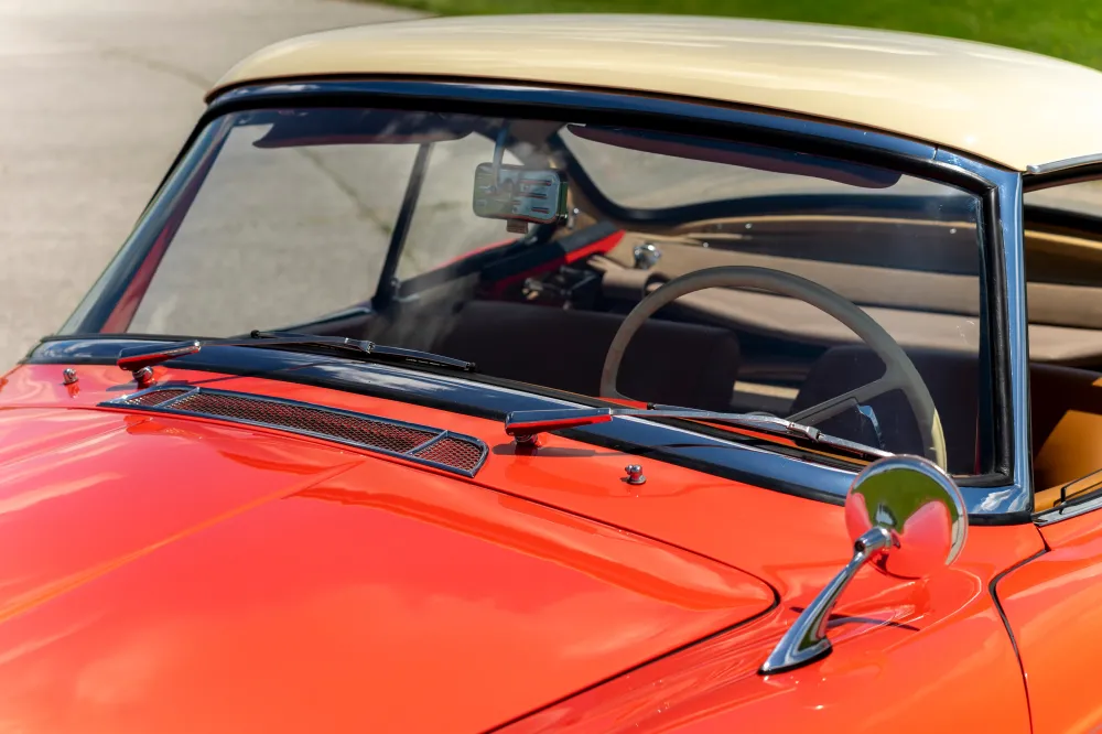Очень редкий 67-летний BMW 507 оценили более чем в 1,5 миллиона долларов
