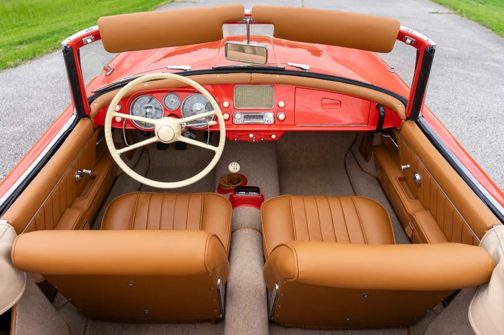Очень редкий 67-летний BMW 507 оценили более чем в 1,5 миллиона долларов