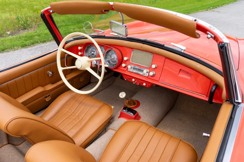 Очень редкий 67-летний BMW 507 оценили более чем в 1,5 миллиона долларов