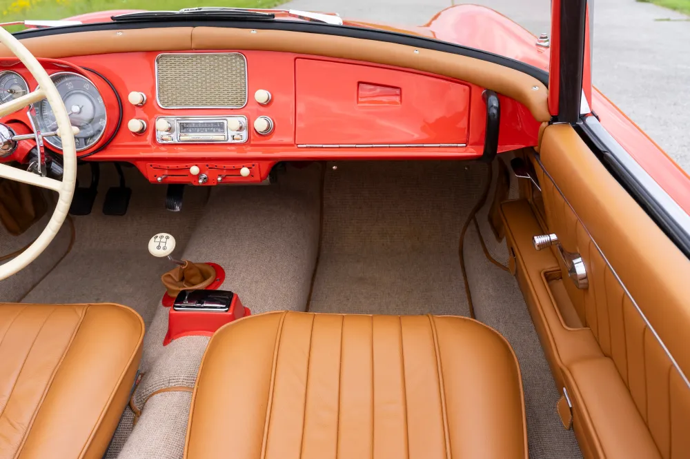 Очень редкий 67-летний BMW 507 оценили более чем в 1,5 миллиона долларов