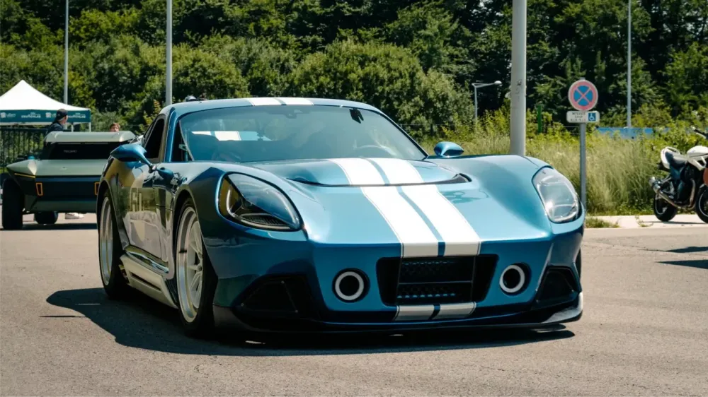 Французские студенты создали спорткар в стиле Shelby Daytona из 60-х
