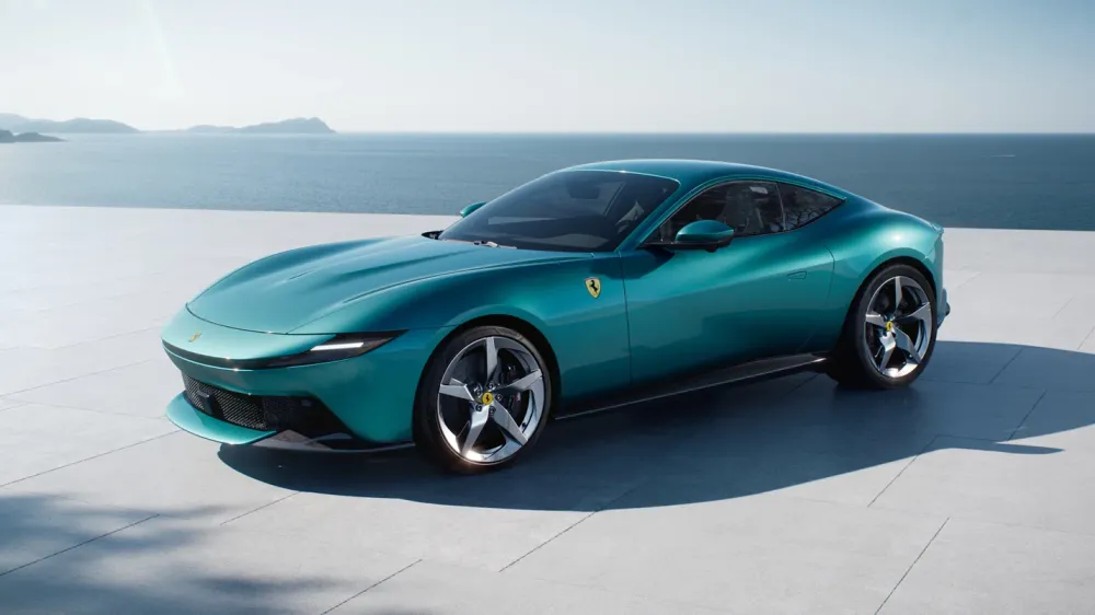 Ferrari представила новый переднемоторный гранд-турер Amalfi
