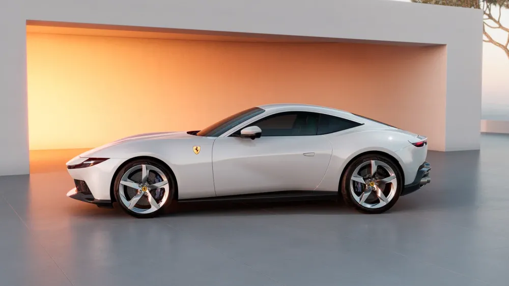 Ferrari представила новый переднемоторный гранд-турер Amalfi