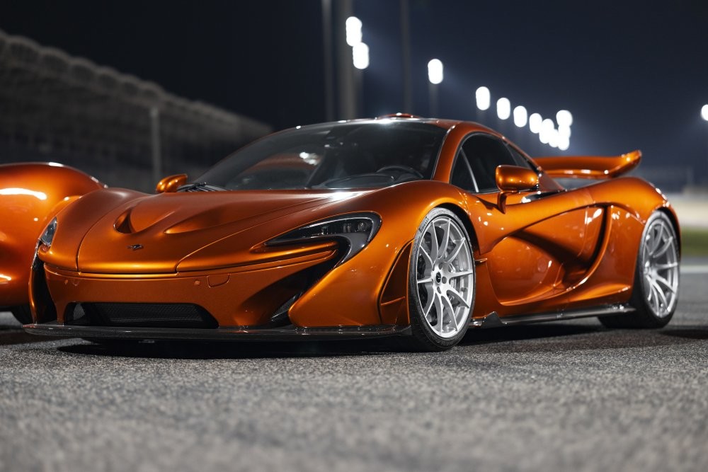 Коллекцию из 20 уникальных McLaren выставили на продажу