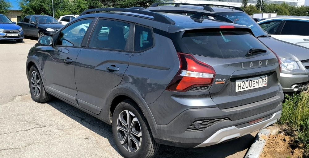 АвтоВАЗ решил повременить с выпуском базовой комплектации Lada Iskra и сосредоточиться на дорогой