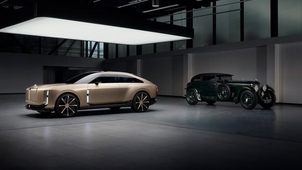 Bentley представил свой первый электрический 3-местный кроссовер