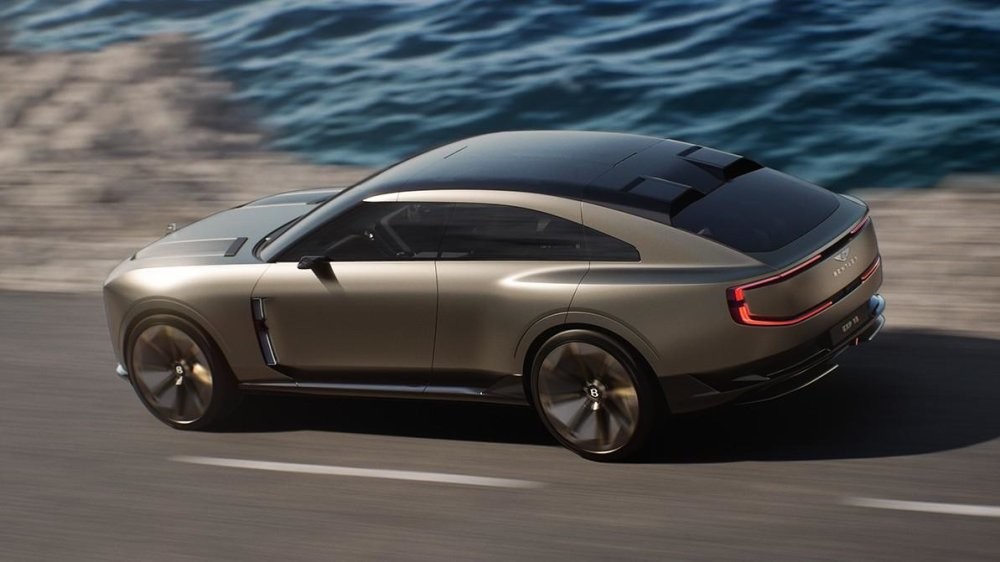 Bentley представил свой первый электрический 3-местный кроссовер