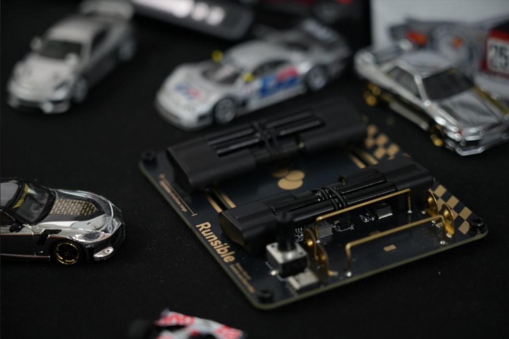 Для машинок Hot Wheels сделали миниатюрный диностенд