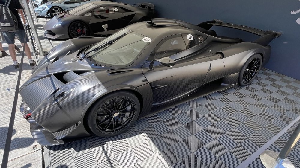Трековый суперкар Pagani Huayra R впервые переделали для дорог общего пользования