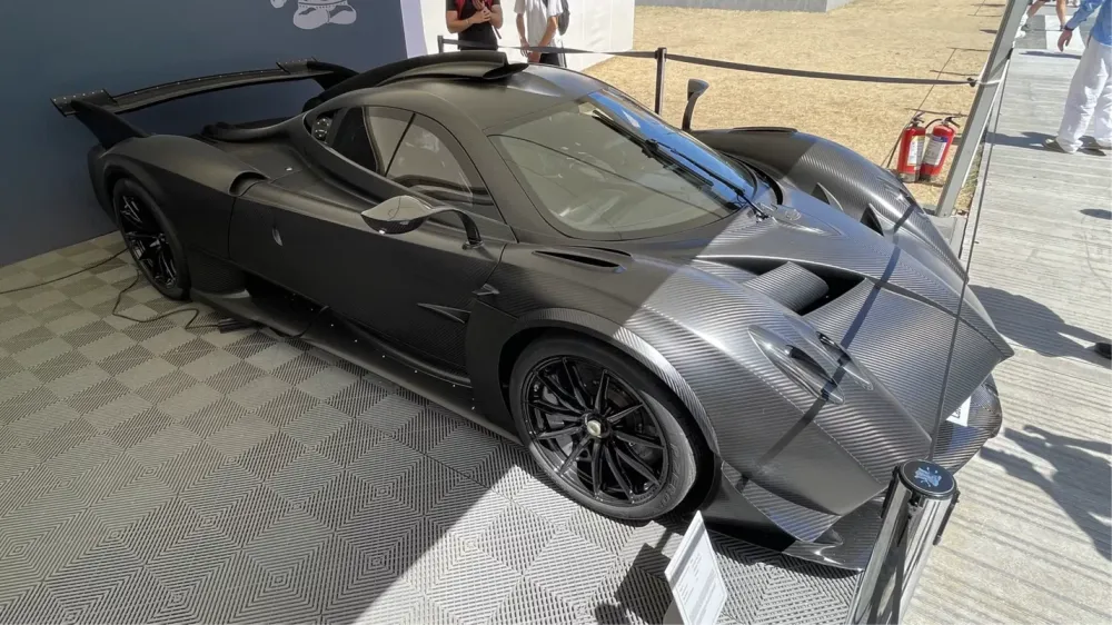 Трековый суперкар Pagani Huayra R впервые переделали для дорог общего пользования