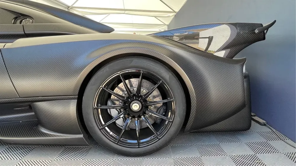 Трековый суперкар Pagani Huayra R впервые переделали для дорог общего пользования