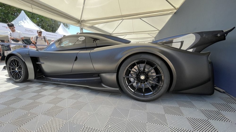 Трековый суперкар Pagani Huayra R впервые переделали для дорог общего пользования