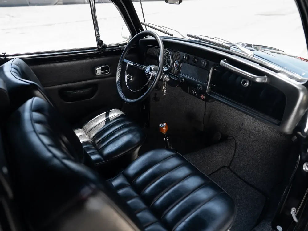 Уникальный лимузин VW Beetle по прозвищу Rollswagen пустят с молотка