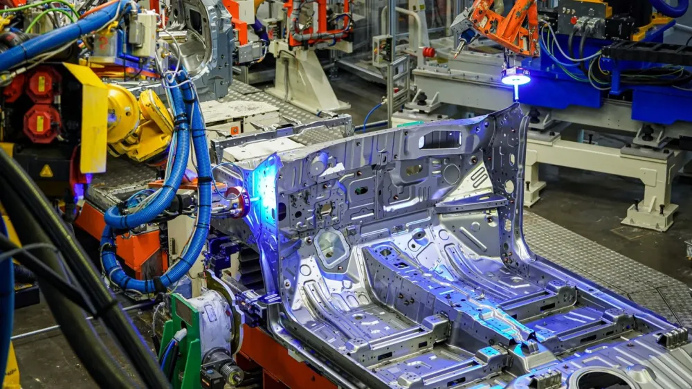 На бывшем российском заводе Volkswagen начали сваривать кузова автомобилей марки Tenet