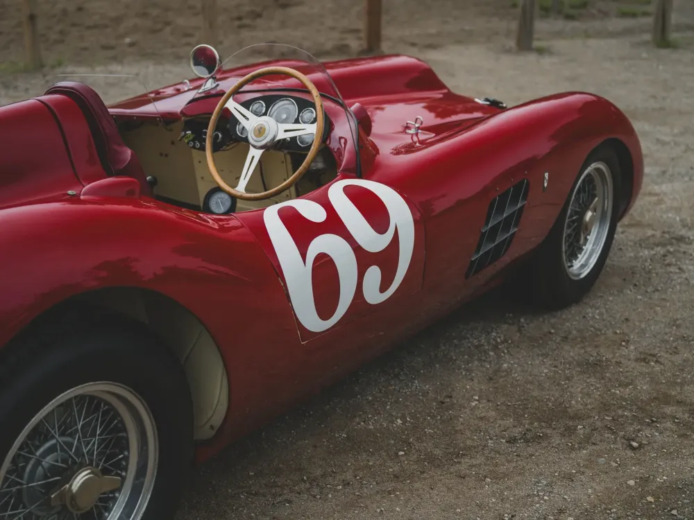 Уникальную Ferrari 1955 года, на которой ездил Кэрролл Шелби, выставят на аукцион