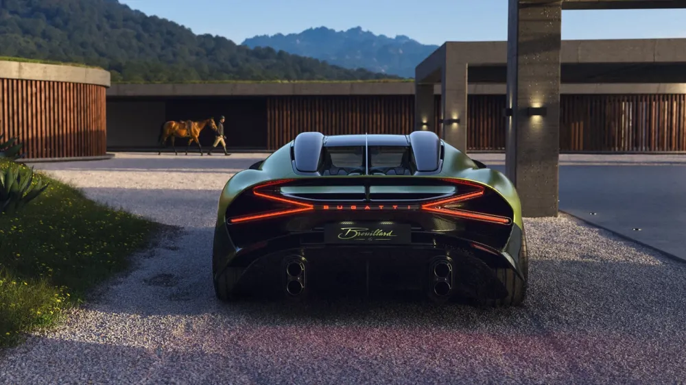 Bugatti представила эксклюзивный гиперкар Brouillard на платформе Chiron