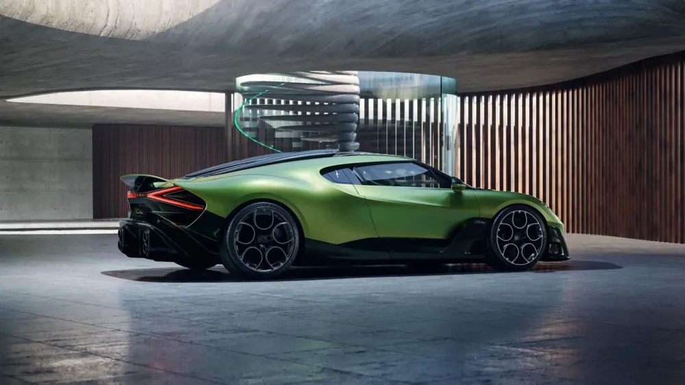Bugatti представила эксклюзивный гиперкар Brouillard на платформе Chiron