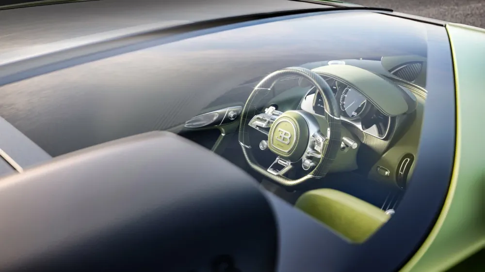 Bugatti представила эксклюзивный гиперкар Brouillard на платформе Chiron