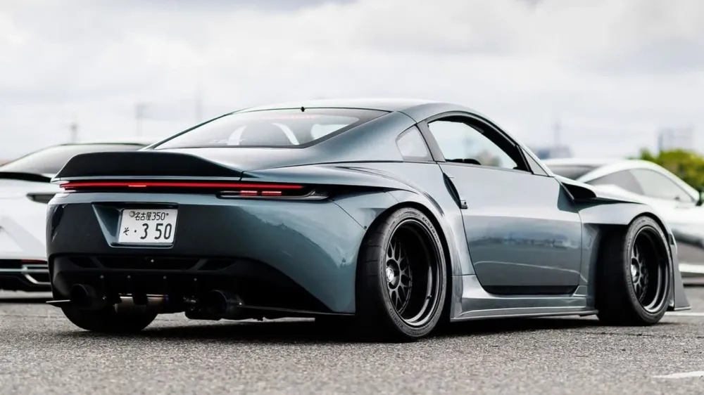 Nissan 350Z после тюнинга стал похож на два разных Porsche