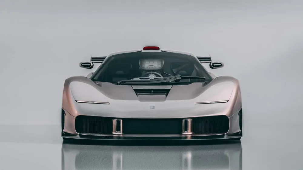 Создатель McLaren F1 представил два новых суперкара с V12