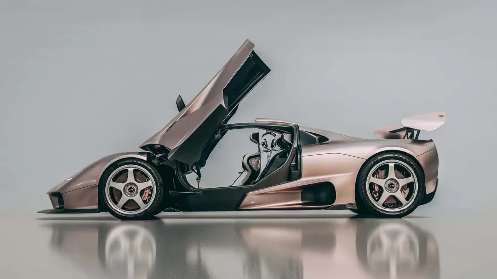 Создатель McLaren F1 представил два новых суперкара с V12