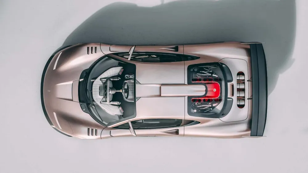 Создатель McLaren F1 представил два новых суперкара с V12