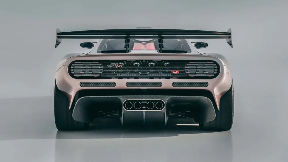 Создатель McLaren F1 представил два новых суперкара с V12