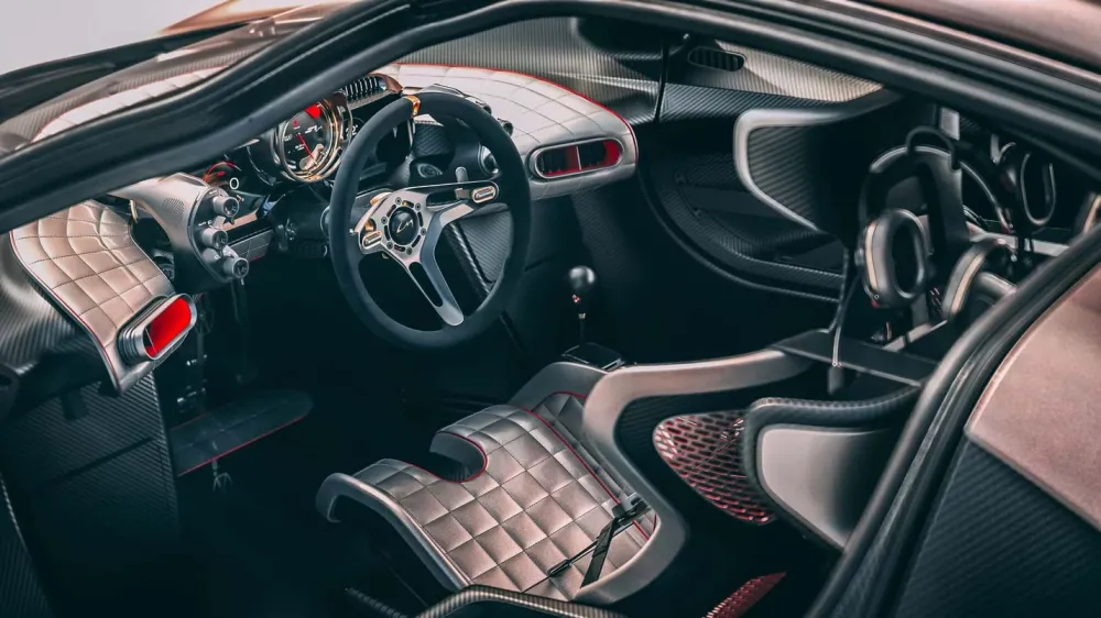 Создатель McLaren F1 представил два новых суперкара с V12